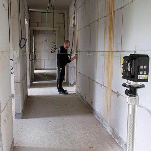 Samonivelační liniový křížový laser STABILA LAX500G 7-dílný